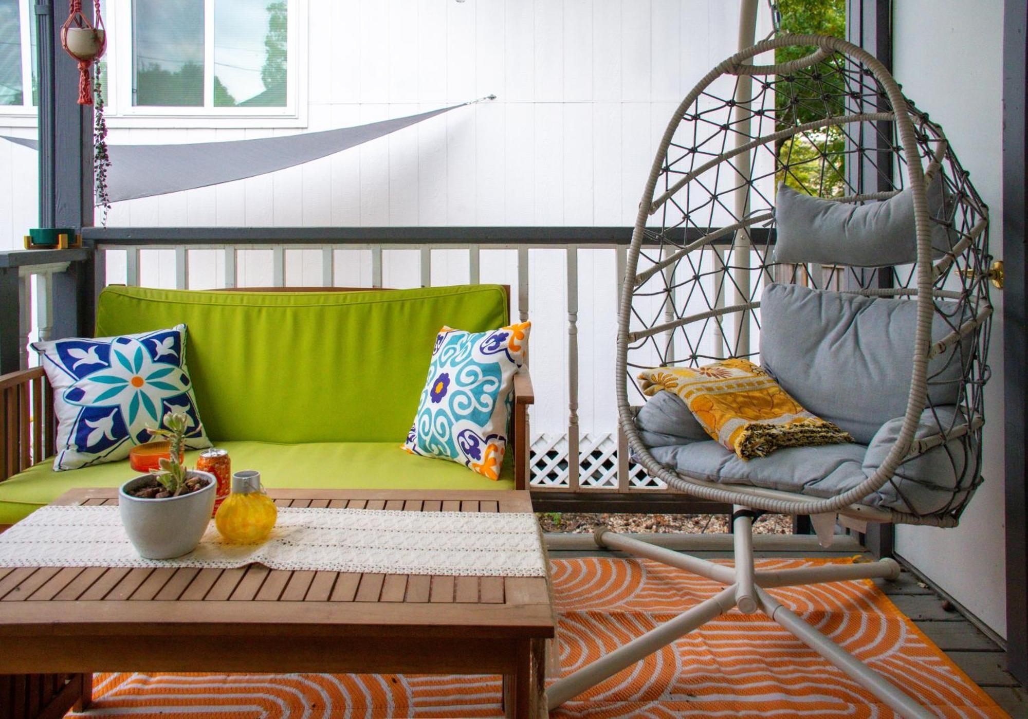 Stylish, Artsy Bungalow Central Eastside Austin Exterior photo